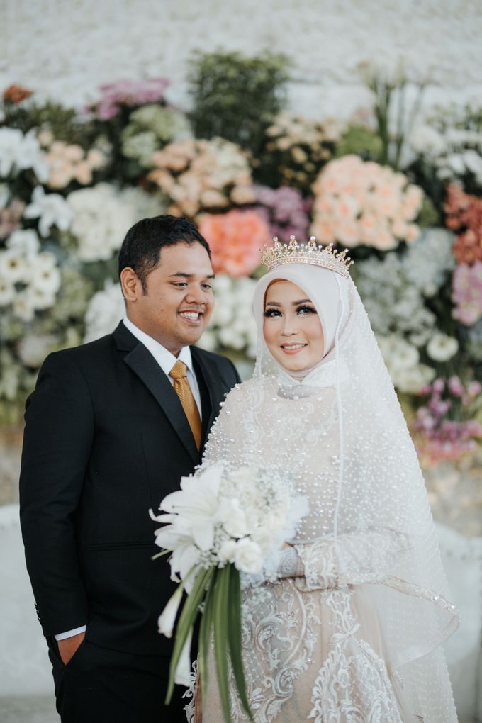 Simple Elegant Wedding Dress Lely & Rizky BY LAKSMI 0817 0370 7670 by LAKSMI - Kebaya Muslimah & Islamic Bride - 013 Simple Elegant Wedding Dress Lely & Rizky BY LAKSMI 0817 0370 7670 by LAKSMI - Kebaya Muslimah & Islamic Bride - 013