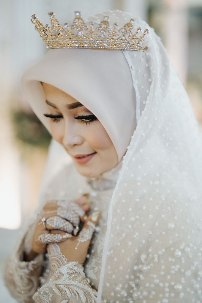 Simple Elegant Wedding Dress Lely & Rizky BY LAKSMI 0817 0370 7670 by LAKSMI - Kebaya Muslimah & Islamic Bride - 005 Simple Elegant Wedding Dress Lely & Rizky BY LAKSMI 0817 0370 7670 by LAKSMI - Kebaya Muslimah & Islamic Bride - 005