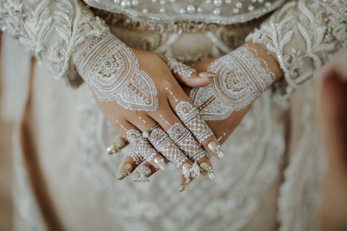 Simple Elegant Wedding Dress Lely & Rizky BY LAKSMI 0817 0370 7670 by LAKSMI - Kebaya Muslimah & Islamic Bride - 004 Simple Elegant Wedding Dress Lely & Rizky BY LAKSMI 0817 0370 7670 by LAKSMI - Kebaya Muslimah & Islamic Bride - 004