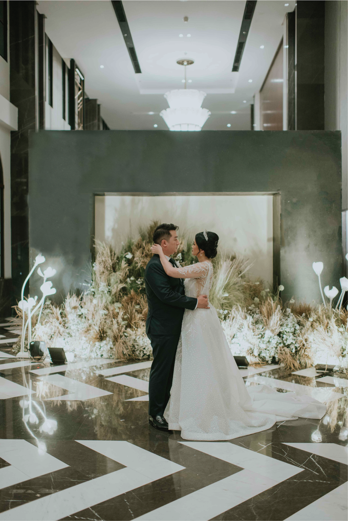 Satria & Lucy Wedding Decoration at Pullman Grand Ballroom, Bandung by Valentine Wedding Decoration - 042 Satria & Lucy Wedding Decoration at Pullman Grand Ballroom, Bandung by Valentine Wedding Decoration - 042