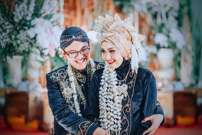 Pengantin Hijab - Bridal - Paes Tradisional by Rumah Rias Itut Bambang - 005 Pengantin Hijab - Bridal - Paes Tradisional by Rumah Rias Itut Bambang - 005