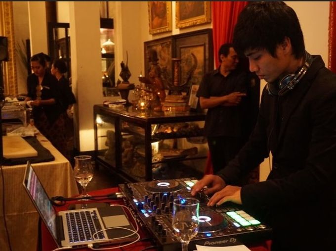 DJ Performance on Rezky and Sarah Wedding by Luxe Voir Enterprise - 001 DJ Performance on Rezky and Sarah Wedding by Luxe Voir Enterprise - 001