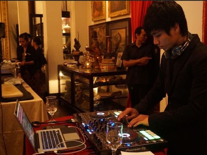 DJ Performance on Rezky and Sarah Wedding by Luxe Voir Enterprise - 001