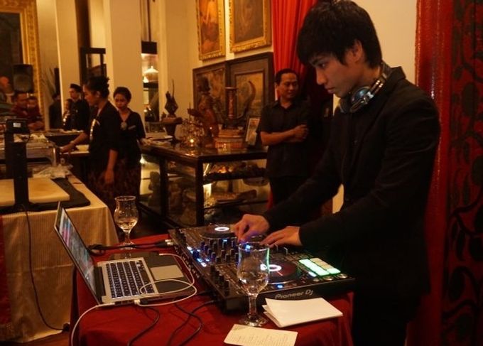 DJ Performance on Rezky and Sarah Wedding by Luxe Voir Enterprise - 002