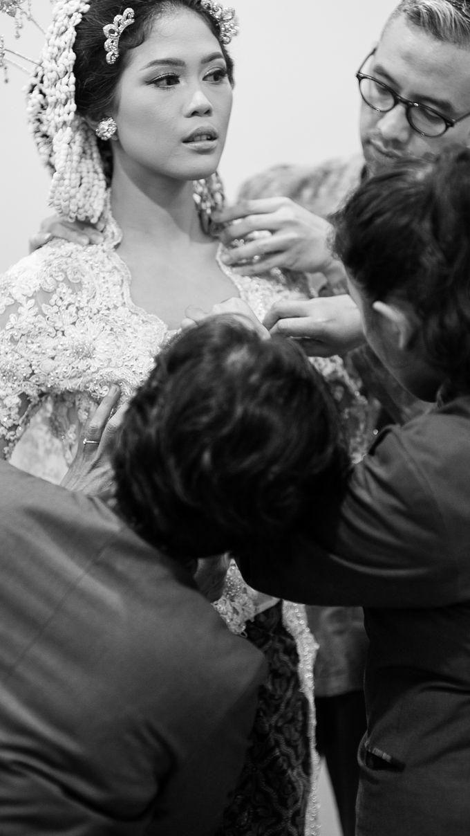 Satrio & Putri Wedding by SVARNA by IKAT Indonesia Didiet Maulana - 006