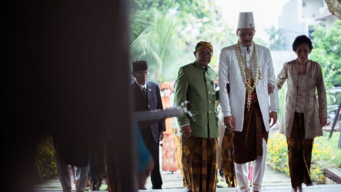 Satrio & Putri Wedding by SVARNA by IKAT Indonesia Didiet Maulana - 010 Satrio & Putri Wedding by SVARNA by IKAT Indonesia Didiet Maulana - 010