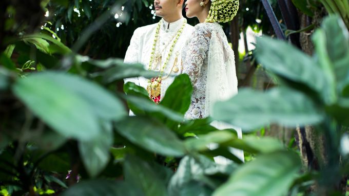 Satrio & Putri Wedding by SVARNA by IKAT Indonesia Didiet Maulana - 007