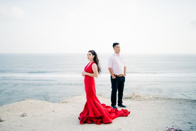 Melanie & Handoyo Prewedding Photo at Tegalalang Rice Field | Bali Pre-Wedding Photographer | Bali Enggament Photography by Shii.MUA - 023