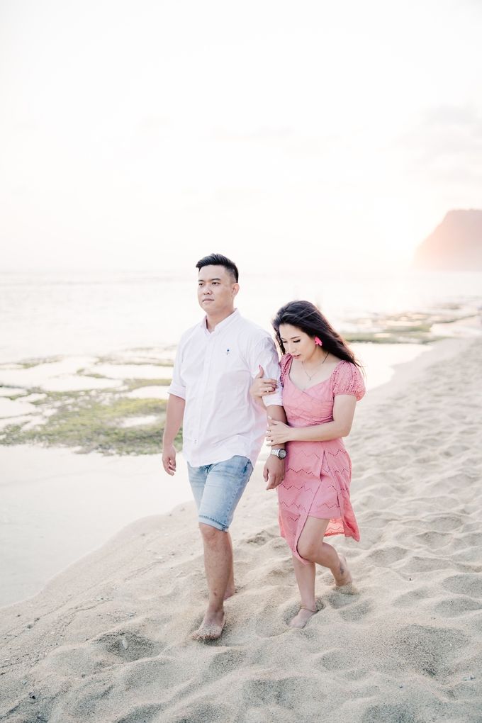Melanie & Handoyo Prewedding Photo at Tegalalang Rice Field | Bali Pre-Wedding Photographer | Bali Enggament Photography by Shii.MUA - 028