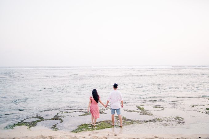 Melanie & Handoyo Prewedding Photo at Tegalalang Rice Field | Bali Pre-Wedding Photographer | Bali Enggament Photography by Shii.MUA - 014