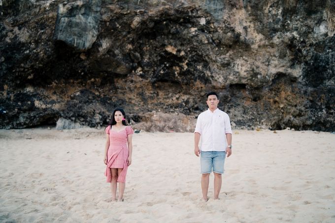 Melanie & Handoyo Prewedding Photo at Tegalalang Rice Field | Bali Pre-Wedding Photographer | Bali Enggament Photography by Shii.MUA - 030