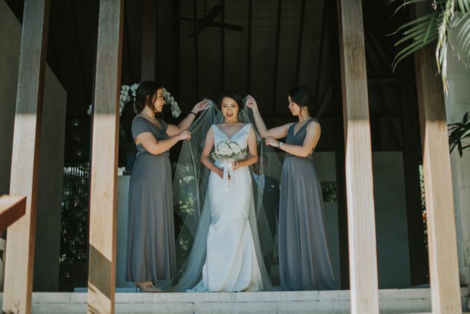 Lily & Jonathan at Tirtha Uluwatu by ENST Couture - 009