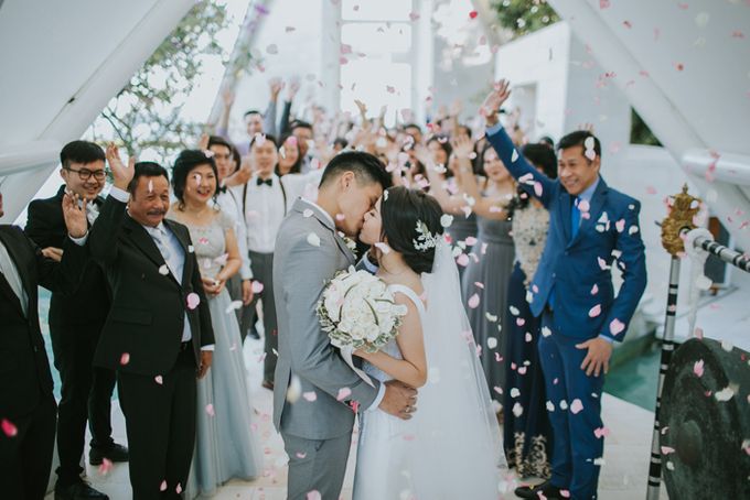 Lily & Jonathan at Tirtha Uluwatu by ENST Couture - 022 Lily & Jonathan at Tirtha Uluwatu by ENST Couture - 022