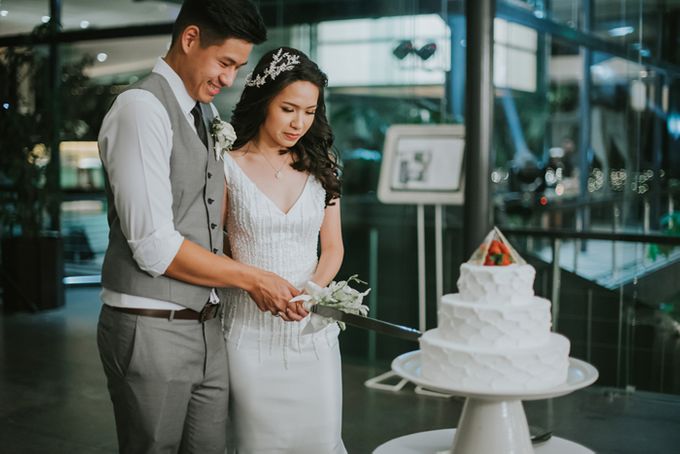 Lily & Jonathan at Tirtha Uluwatu by ENST Couture - 030 Lily & Jonathan at Tirtha Uluwatu by ENST Couture - 030