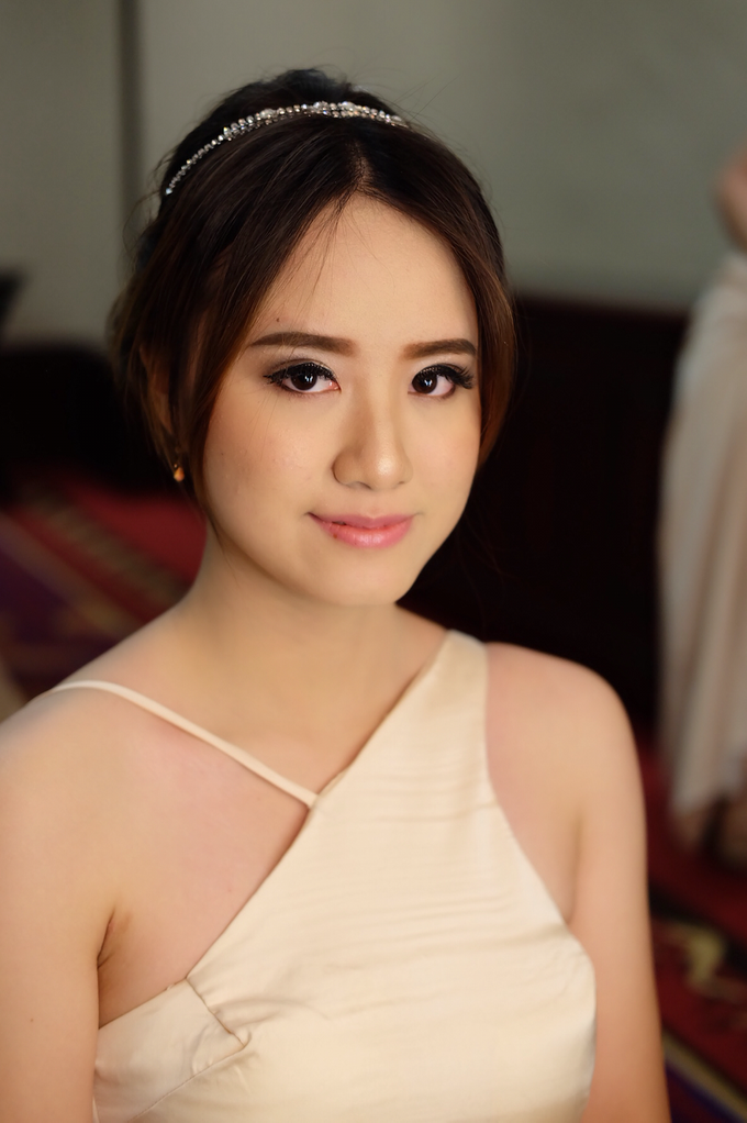 Bridesmaids Makeup  by The Ritz-Carlton Jakarta, Mega Kuningan - 003