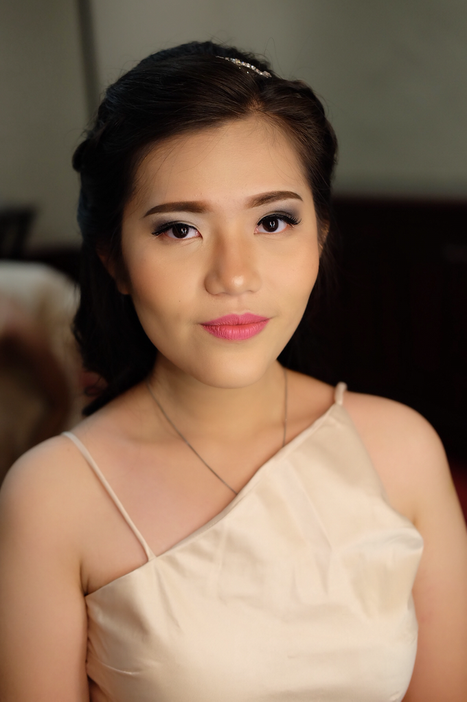 Bridesmaids Makeup  by The Ritz-Carlton Jakarta, Mega Kuningan - 008