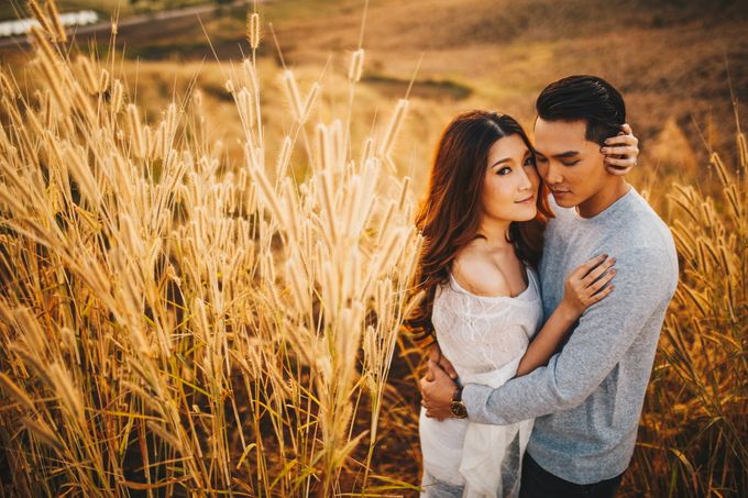 Up to the Hill Prewedding session by Kanvela - 008