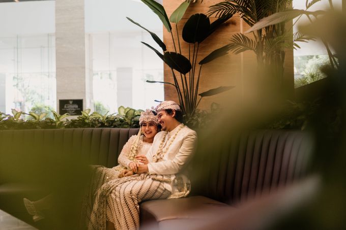 Tania & Irfan Wedding at JS Luwansa Hotel Jakarta by AKSA Creative - 033