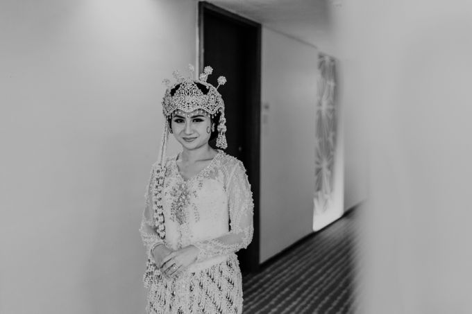 Tania & Irfan Wedding at JS Luwansa Hotel Jakarta by AKSA Creative - 004