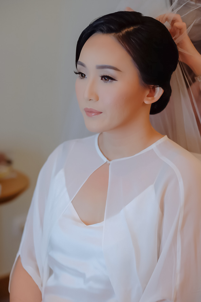 wedding makeup n hairdo for ariyanti by tanmell makeup - 001