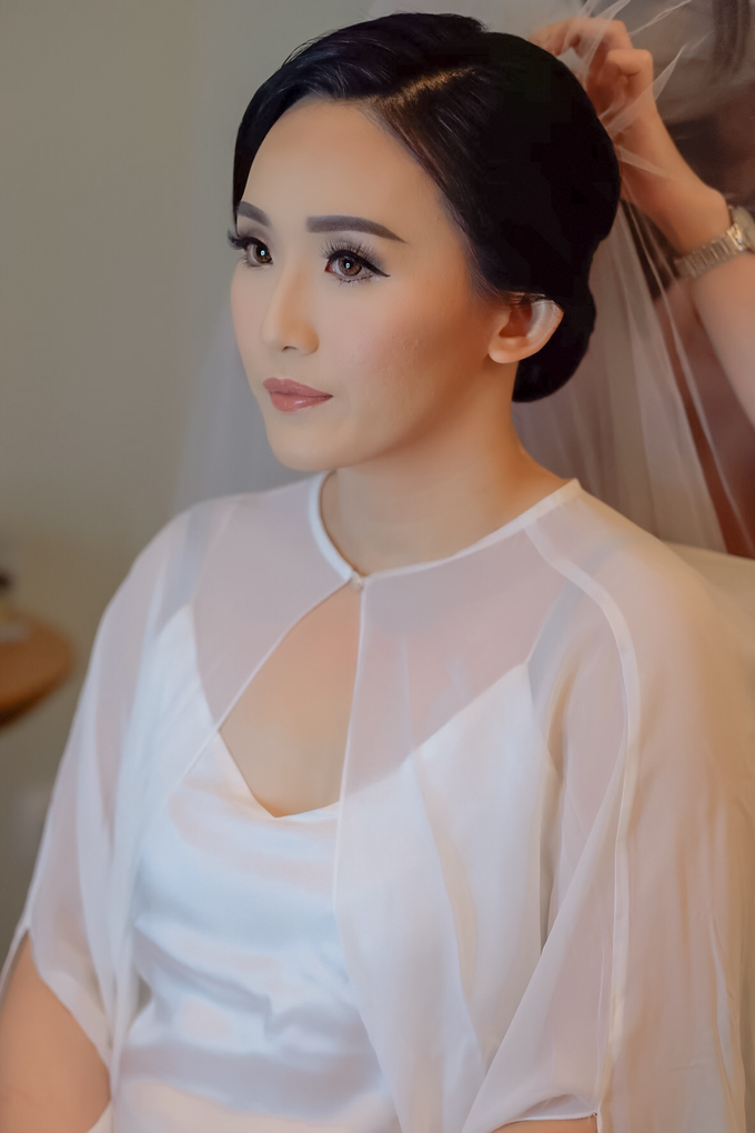 wedding makeup n hairdo for ariyanti by tanmell makeup - 002