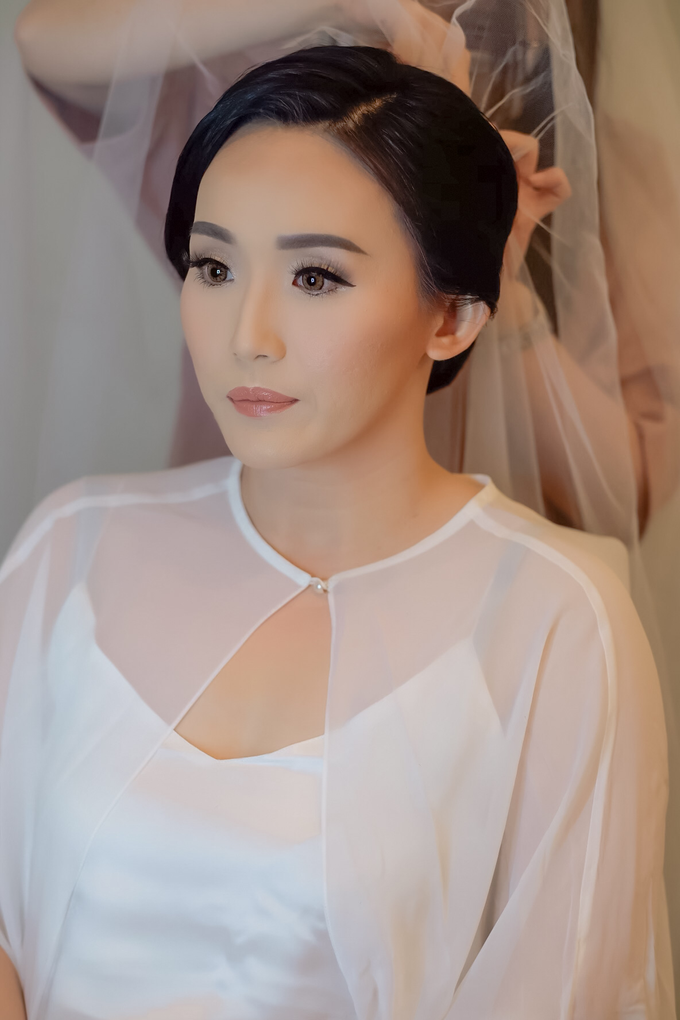 wedding makeup n hairdo for ariyanti by tanmell makeup - 003