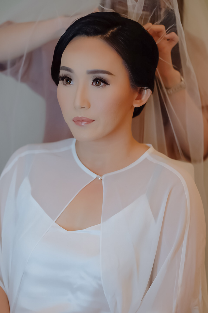 wedding makeup n hairdo for ariyanti by tanmell makeup - 004