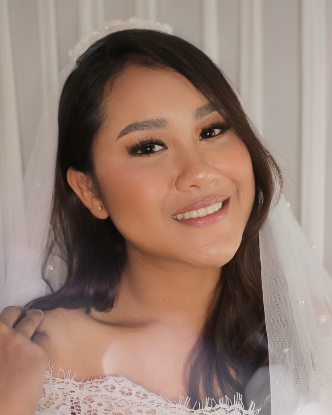 Bride by Tari Yuliana Makeup Hair - 007