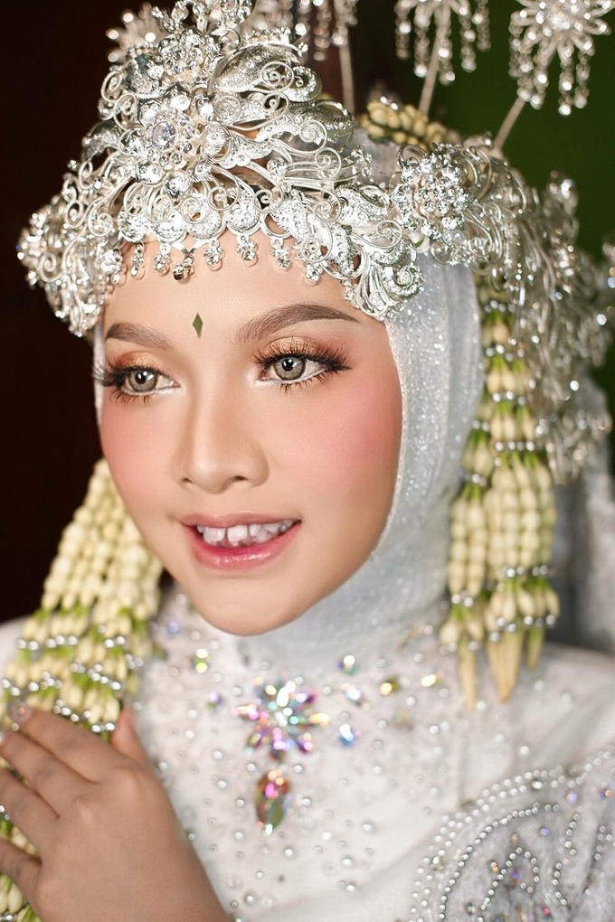 WEDDING MAKEUP & GALLERY by Tenni Yutanti Wedding Gallery - 011 WEDDING MAKEUP & GALLERY by Tenni Yutanti Wedding Gallery - 011