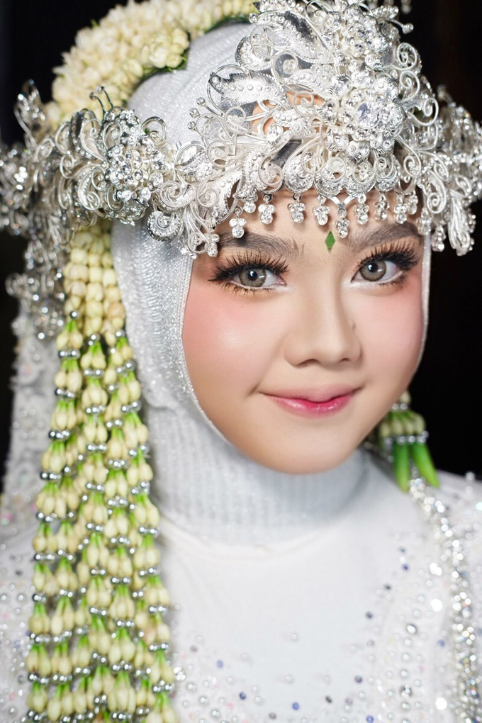 WEDDING MAKEUP & GALLERY by Tenni Yutanti Wedding Gallery - 014 WEDDING MAKEUP & GALLERY by Tenni Yutanti Wedding Gallery - 014