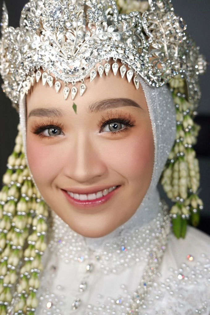 WEDDING MAKEUP & GALLERY by Tenni Yutanti Wedding Gallery - 017 WEDDING MAKEUP & GALLERY by Tenni Yutanti Wedding Gallery - 017