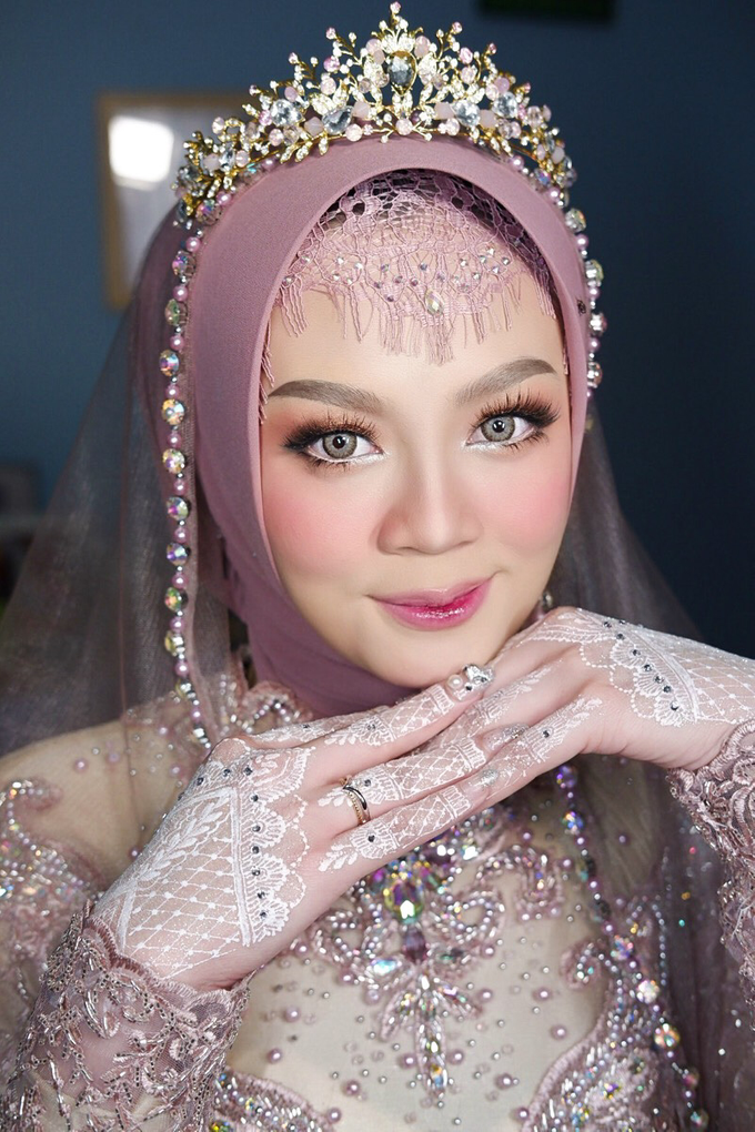 WEDDING MAKEUP & GALLERY by Tenni Yutanti Wedding Gallery - 019 WEDDING MAKEUP & GALLERY by Tenni Yutanti Wedding Gallery - 019