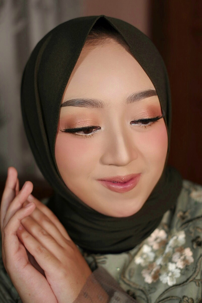 Regular Makeup by Tenni Yutanti Wedding Gallery - 004 Regular Makeup by Tenni Yutanti Wedding Gallery - 004