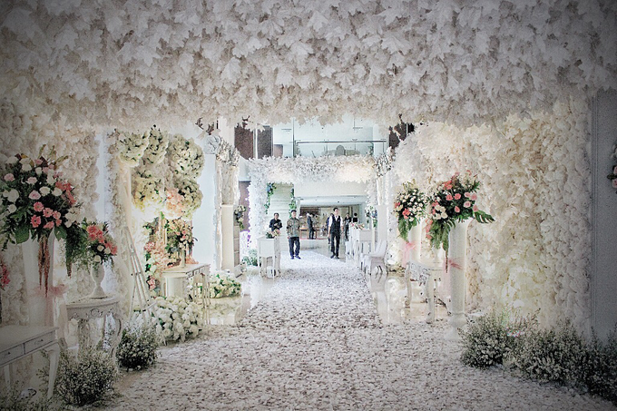 The Margo Hotel Depok Ema Fiko Wedding By The Red Carpet Entertainment Bridestory Com