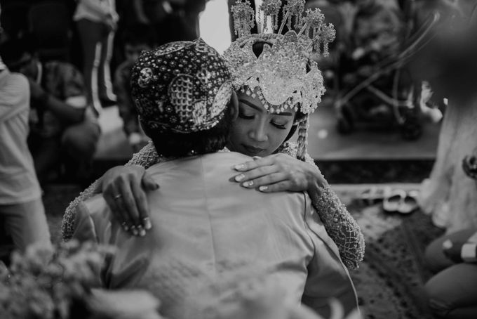 Perpaduan Adat Sunda dan Jawa dalam Pernikahan Intimate Dua Dokter by theSerenade Organizer - 012 Perpaduan Adat Sunda dan Jawa dalam Pernikahan Intimate Dua Dokter by theSerenade Organizer - 012