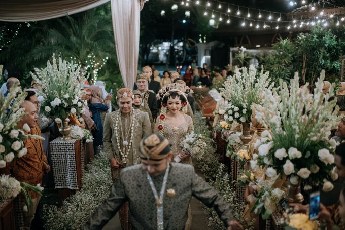 Perpaduan Adat Sunda dan Jawa dalam Pernikahan Intimate Dua Dokter by theSerenade Organizer - 014 Perpaduan Adat Sunda dan Jawa dalam Pernikahan Intimate Dua Dokter by theSerenade Organizer - 014