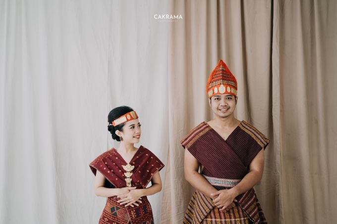 Prewedding Photoshoot Sabar & Tiara by Nike Makeup & Hairdo - 021