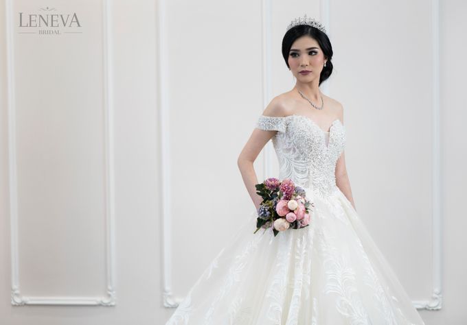 WEDDING GOWN by Leneva Bridal - 018 WEDDING GOWN by Leneva Bridal - 018