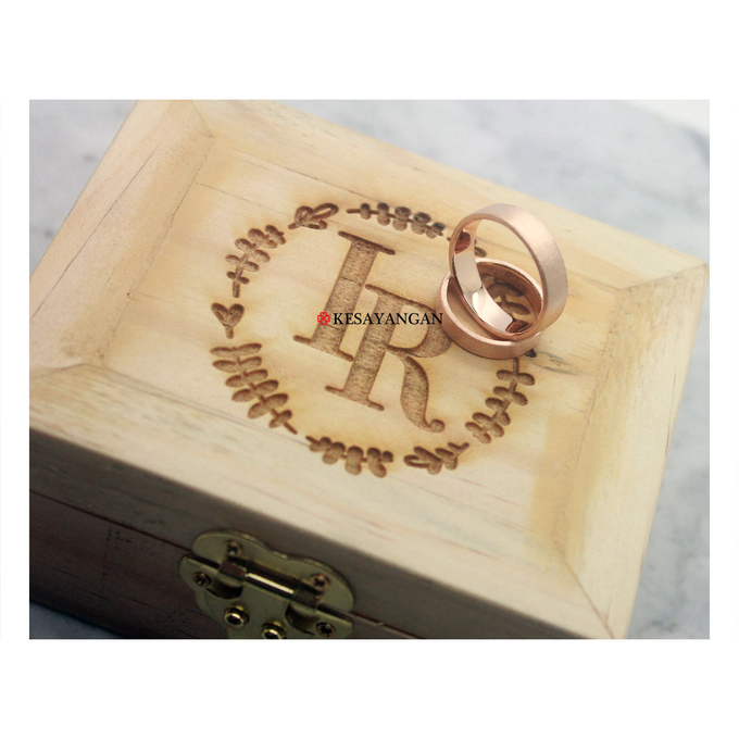 Custom wooden box by Dream Avenue Jewelry - 002