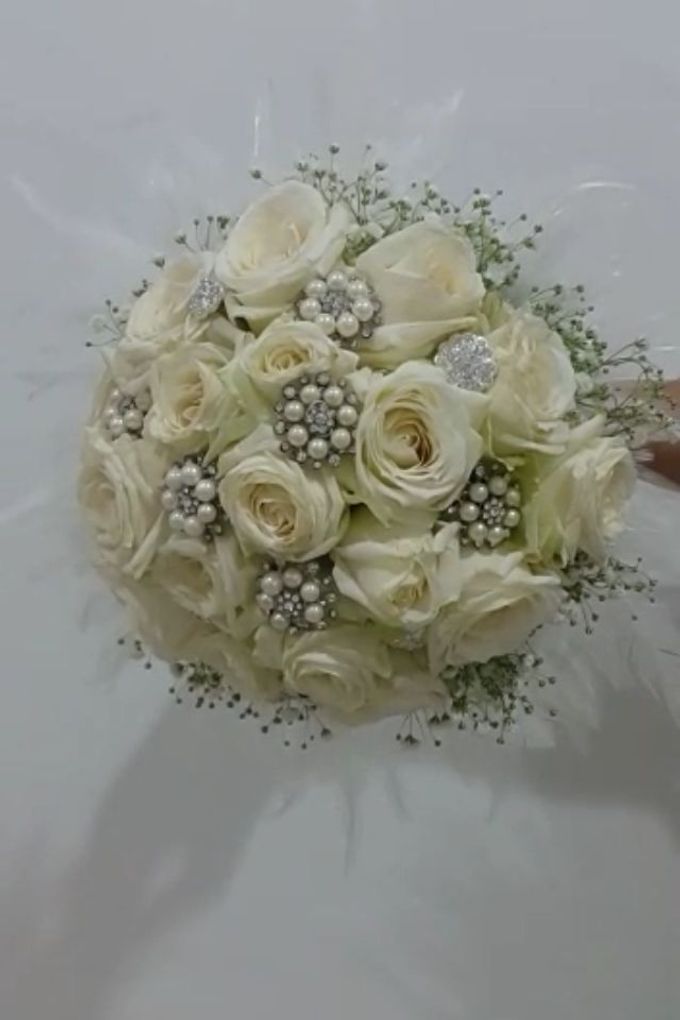 White Collection Bridal Bouquet by Amaryllis Floral Art - 003 White Collection Bridal Bouquet by Amaryllis Floral Art - 003