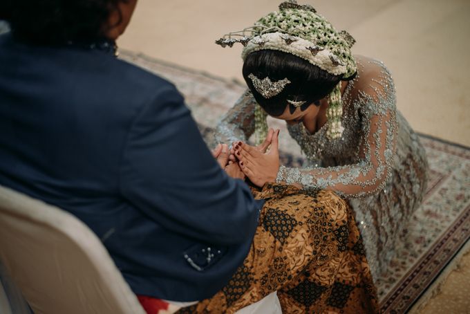 Modern Javanese Wedding - Andien & Gembong by Kiara Wedding - 022