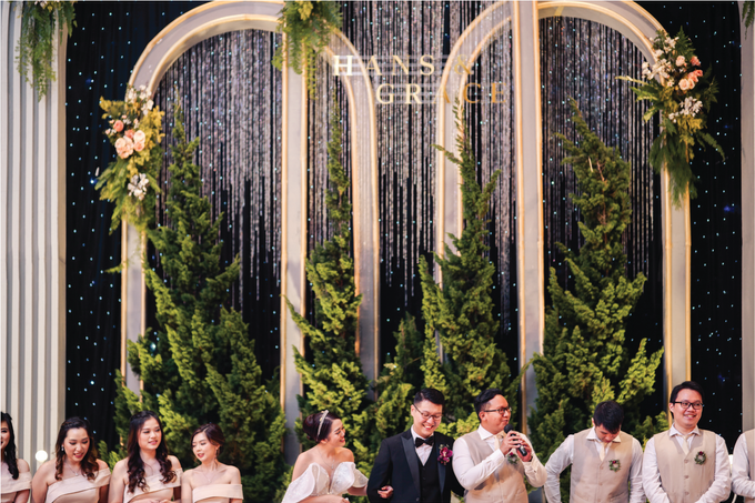 Hans & Grace Wedding Decoration at Grand Sudirman by Martin Zhulian Make Up Artist - 009