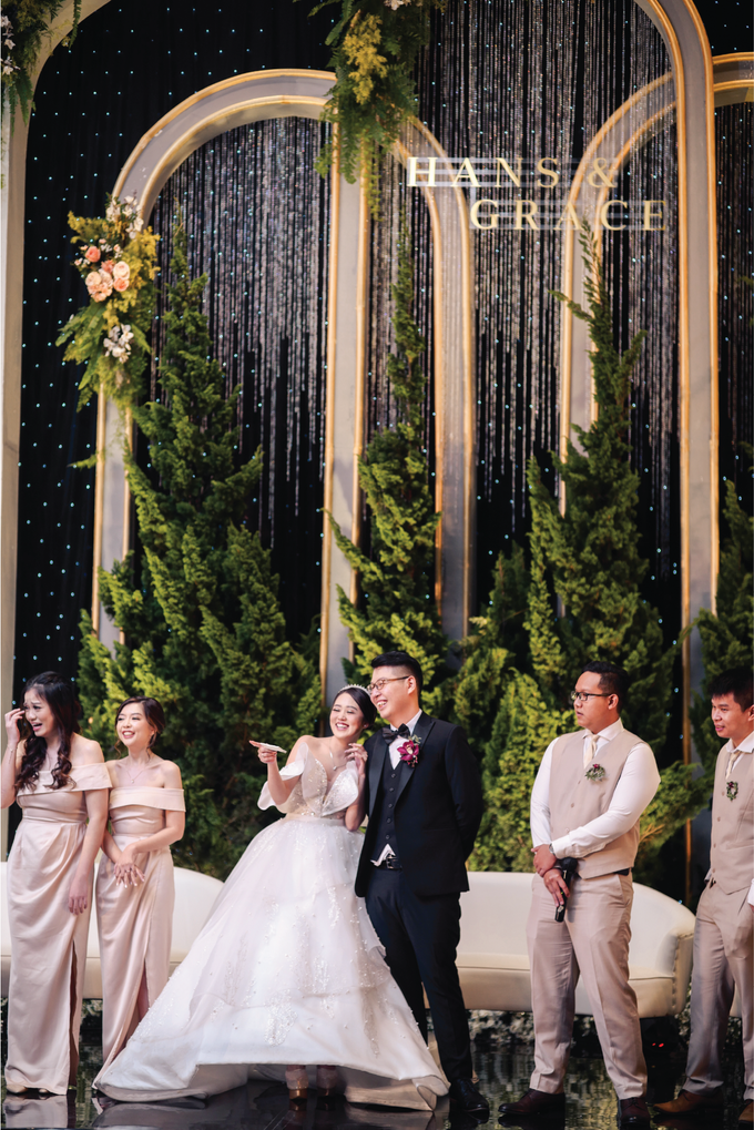 Hans & Grace Wedding Decoration at Grand Sudirman by Martin Zhulian Make Up Artist - 010