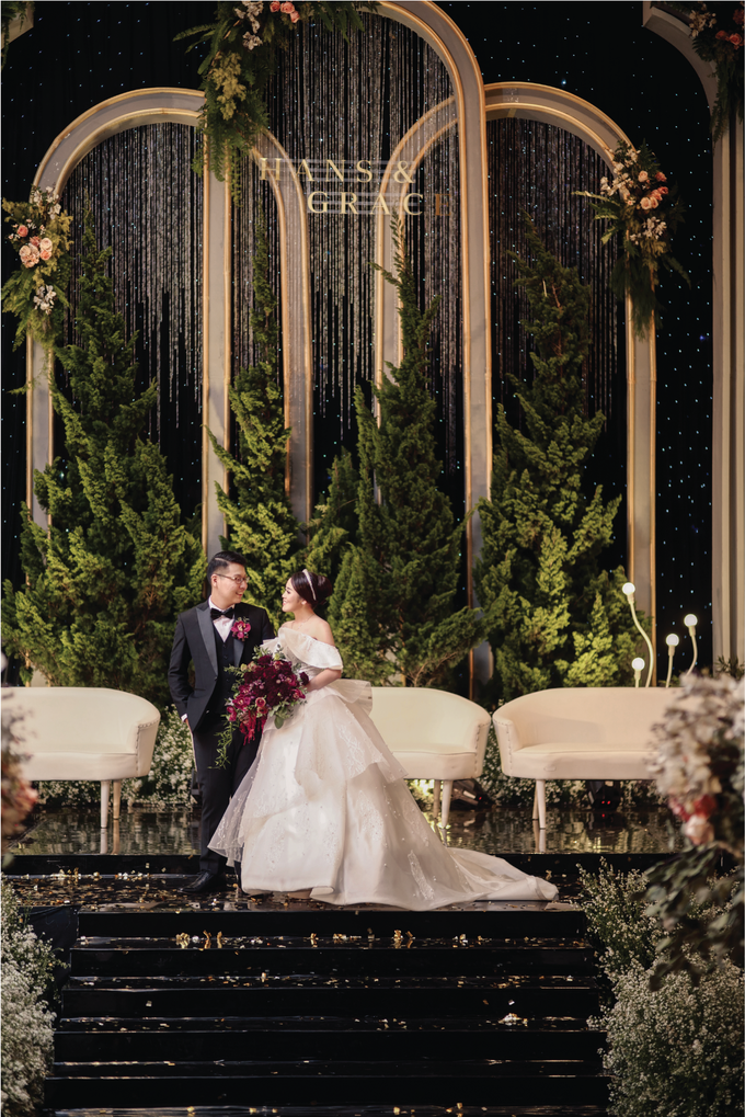 Hans & Grace Wedding Decoration at Grand Sudirman by Martin Zhulian Make Up Artist - 011