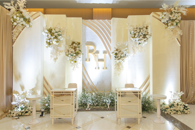 Rico & Hellen Wedding Decoration at Grand Sudirman by Valentine Wedding Decoration - 006