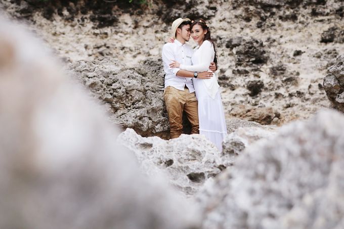 prewedding  in bali with victor malelak photograph by victor malelak photography - 016