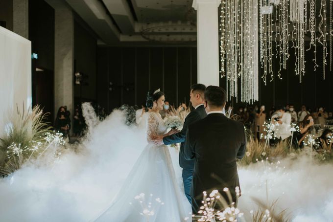 Satria & Lucy Wedding Decoration at Pullman Grand Ballroom, Bandung by Valentine Wedding Decoration - 018 Satria & Lucy Wedding Decoration at Pullman Grand Ballroom, Bandung by Valentine Wedding Decoration - 018