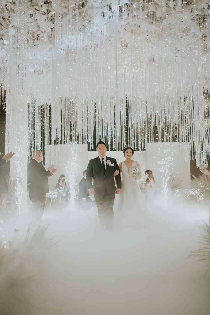 Satria & Lucy Wedding Decoration at Pullman Grand Ballroom, Bandung by Valentine Wedding Decoration - 021 Satria & Lucy Wedding Decoration at Pullman Grand Ballroom, Bandung by Valentine Wedding Decoration - 021