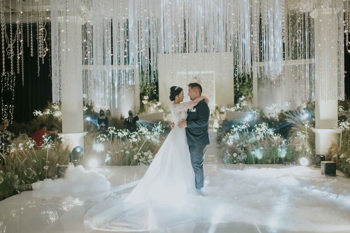 Satria & Lucy Wedding Decoration at Pullman Grand Ballroom, Bandung by Valentine Wedding Decoration - 030 Satria & Lucy Wedding Decoration at Pullman Grand Ballroom, Bandung by Valentine Wedding Decoration - 030