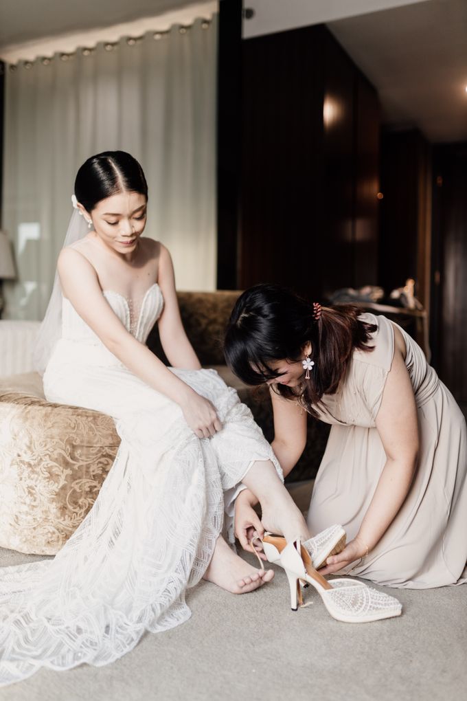 Vania & Herman Wedding at Raffles Hotel Jakarta by AKSA Creative - 037